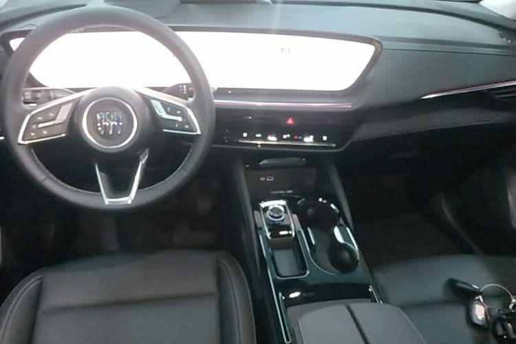 Used Buick Envision 2025 25T Entry-Grade Platinum Edition Center Console