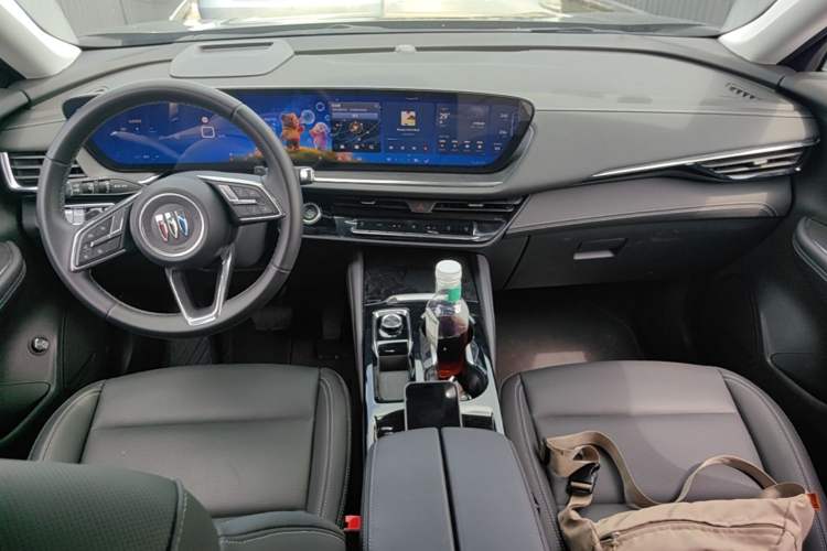 Used Buick Envision 2025 25T Entry-Grade Platinum Edition Center Console