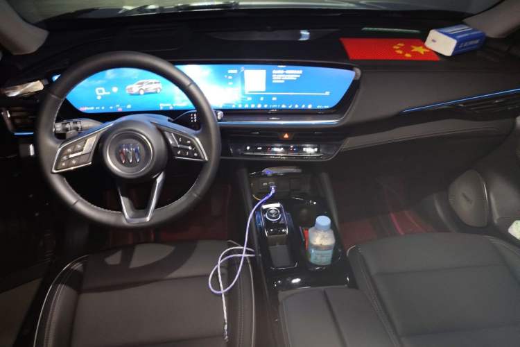 Used Buick Envision 2025 Encore Plus 28T Two-Wheel-Drive Platinum Edition Center Console