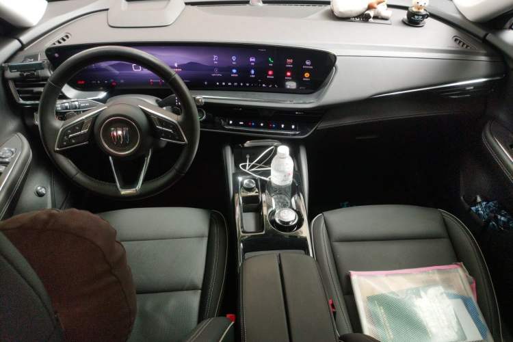 Used Buick Envision 2025 Encore Plus 28T Two-Wheel-Drive Platinum Edition Center Console