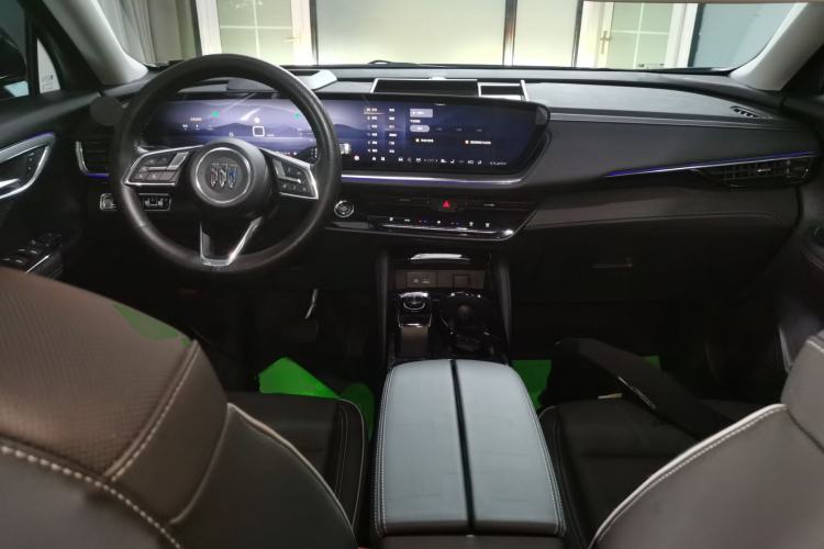 Used Buick Envision 2025 Encore Plus 28T Two-Wheel-Drive Platinum Edition Center Console