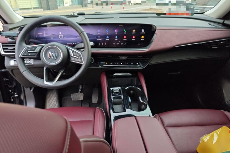 Used Buick Envision 2025 Encore Plus 28T Two-Wheel-Drive Platinum Edition Center Console