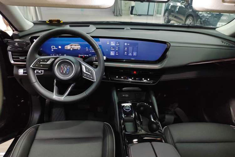 Used Buick Envision 2025 Encore Plus 28T Two-Wheel-Drive Platinum Edition Center Console