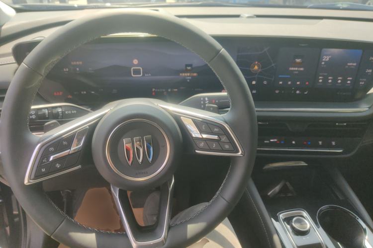 Used Buick Envision 2025 Encore Plus 28T Two-Wheel-Drive Platinum Edition Center Console