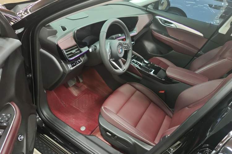 Used Buick Envision 2025 Encore Plus 28T Two-Wheel-Drive Platinum Edition Driver Seat
