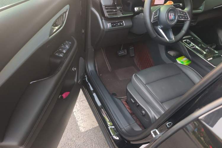 Used Buick Envision 2025 Encore Plus 28T Two-Wheel-Drive Platinum Edition Driver Seat
