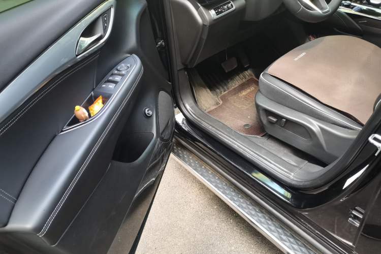 Used Buick Envision 2025 Encore Plus 28T Two-Wheel-Drive Platinum Edition Driver Seat