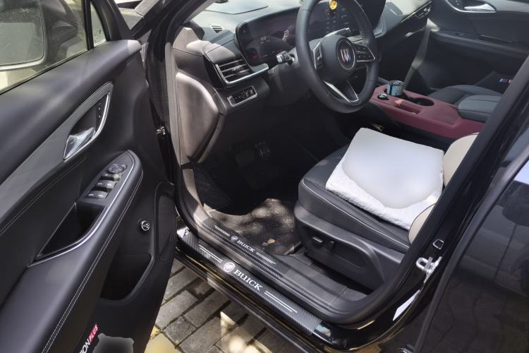 Used Buick Envision 2025 Encore Plus 28T Two-Wheel-Drive Platinum Edition Driver Seat