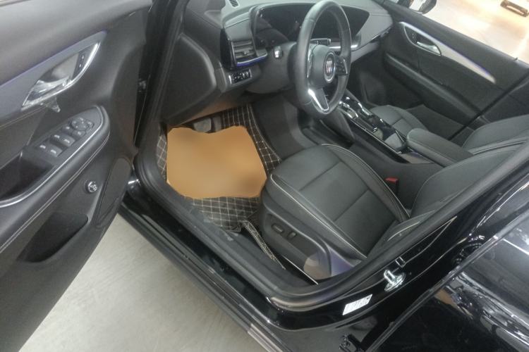 Used Buick Envision 2025 Encore Plus 28T Two-Wheel-Drive Platinum Edition Driver Seat