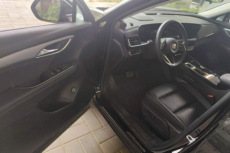 Used Buick Envision 2025 25T Entry-Grade Platinum Edition Driver Seat