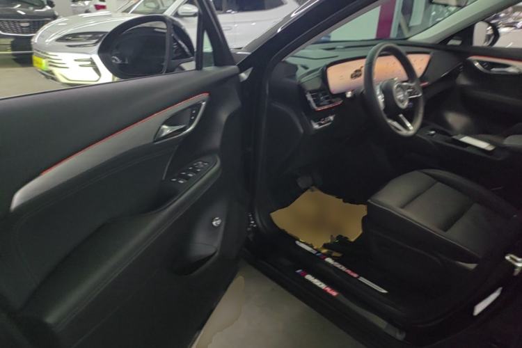 Used Buick Envision 2025 Encore Plus 28T Two-Wheel-Drive Platinum Edition Driver Seat