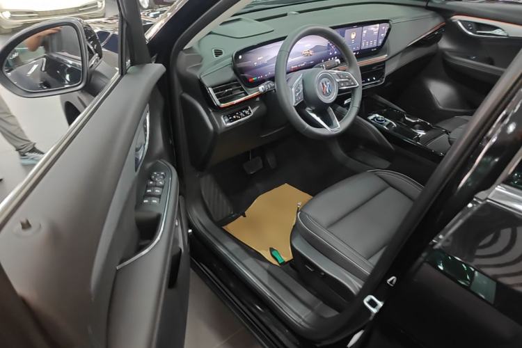 Used Buick Envision 2025 Encore Plus 28T Two-Wheel-Drive Platinum Edition Driver Seat