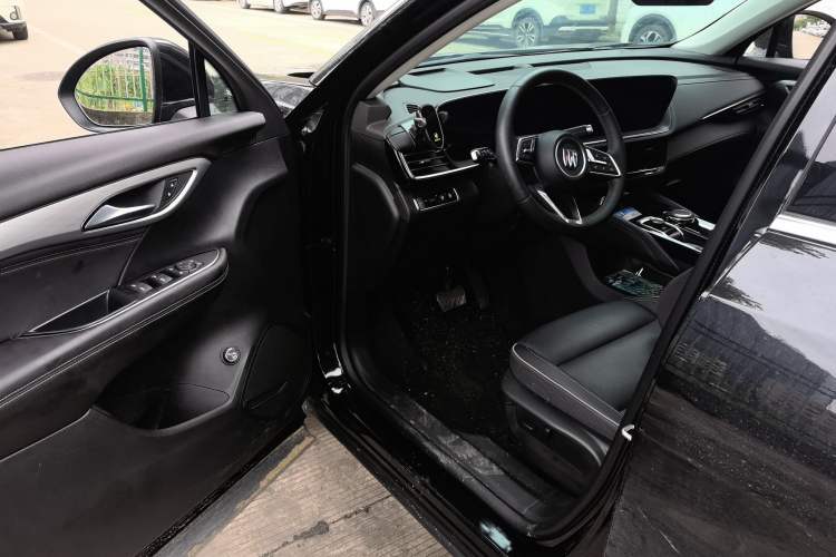 Used Buick Envision 2025 Encore Plus 28T All-Wheel-Drive Platinum Edition Driver Seat