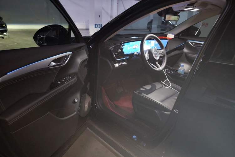 Used Buick Envision 2025 Encore Plus 28T Two-Wheel-Drive Platinum Edition Driver Seat
