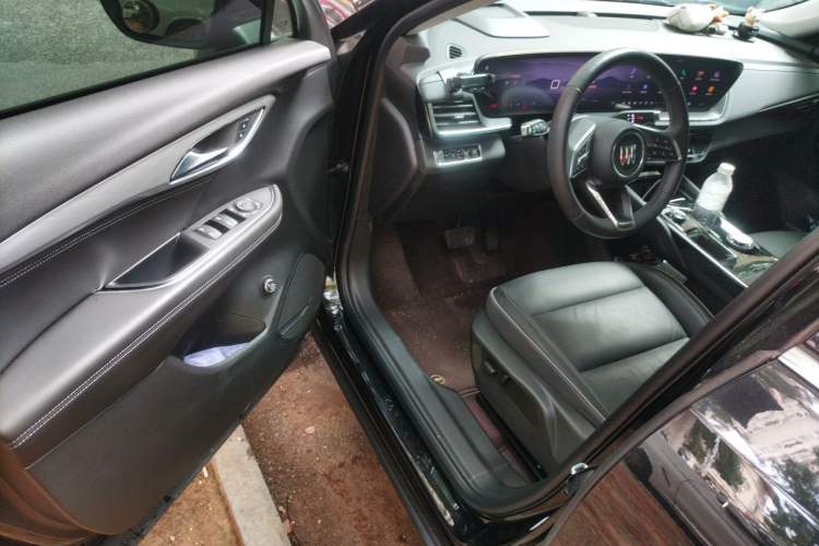Used Buick Envision 2025 Encore Plus 28T Two-Wheel-Drive Platinum Edition Driver Seat