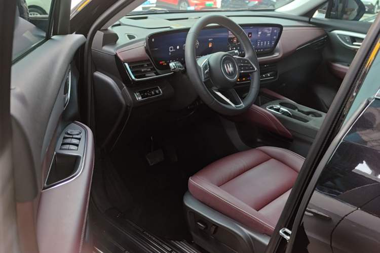 Used Buick Envision 2025 Encore Plus 28T Two-Wheel-Drive Platinum Edition Driver Seat