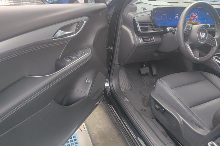Used Buick Envision 2025 25T Entry-Grade Platinum Edition Driver Seat