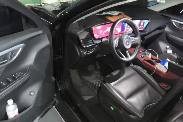Used Buick Envision 2025 Encore Plus 28T Two-Wheel-Drive Platinum Edition Driver Seat