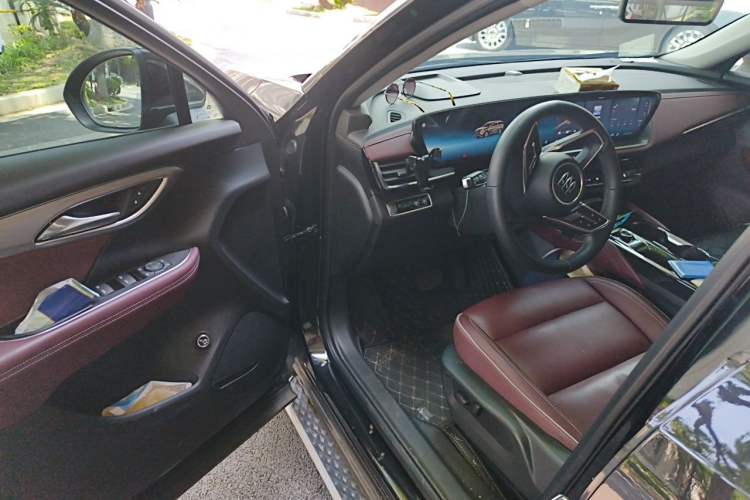 Used Buick Envision 2025 Encore Plus 28T Two-Wheel-Drive Platinum Edition Driver Seat