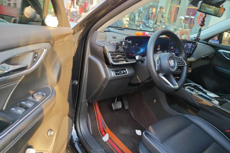 Used Buick Envision 2025 Encore Plus 28T Two-Wheel-Drive Platinum Edition Driver Seat