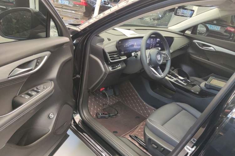 Used Buick Envision 2025 Encore Plus 28T Two-Wheel-Drive Platinum Edition Driver Seat