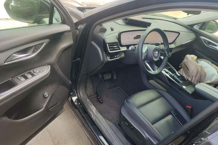 Used Buick Envision 2025 25T Entry-Grade Platinum Edition Driver Seat
