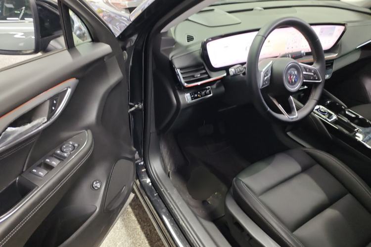 Used Buick Envision 2025 25T Entry-Grade Platinum Edition Driver Seat
