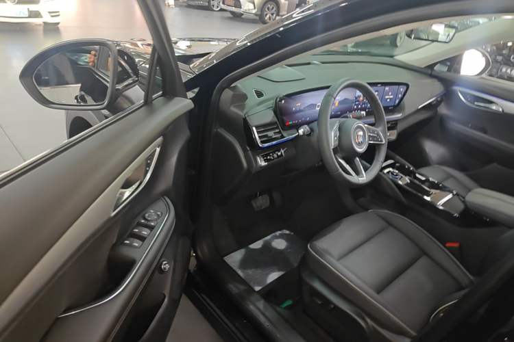 Used Buick Envision 2025 Encore Plus 28T Two-Wheel-Drive Platinum Edition Driver Seat