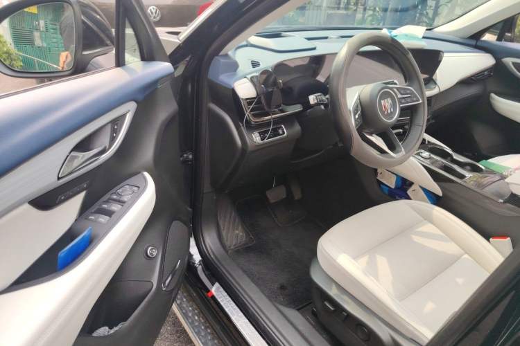 Used Buick Envision 2025 Encore Plus Four-Wheel Drive Avenir Driver Seat