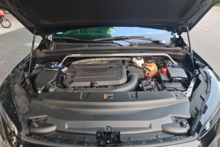 Used Buick Envision 2025 Encore Plus 28T Two-Wheel-Drive Platinum Edition Engine Bay
