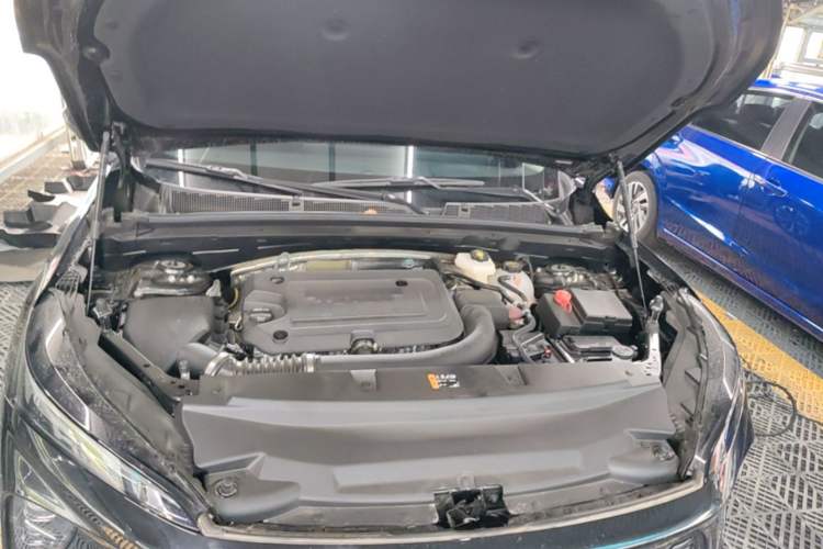 Used Buick Envision 2025 Encore Plus 28T Two-Wheel-Drive Platinum Edition Engine Bay