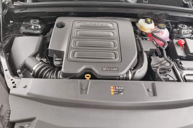 Used Buick Envision 2025 25T Entry-Grade Platinum Edition Engine Bay