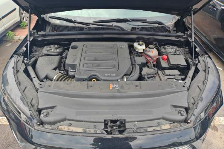 Used Buick Envision 2025 25T Entry-Grade Platinum Edition Engine Bay
