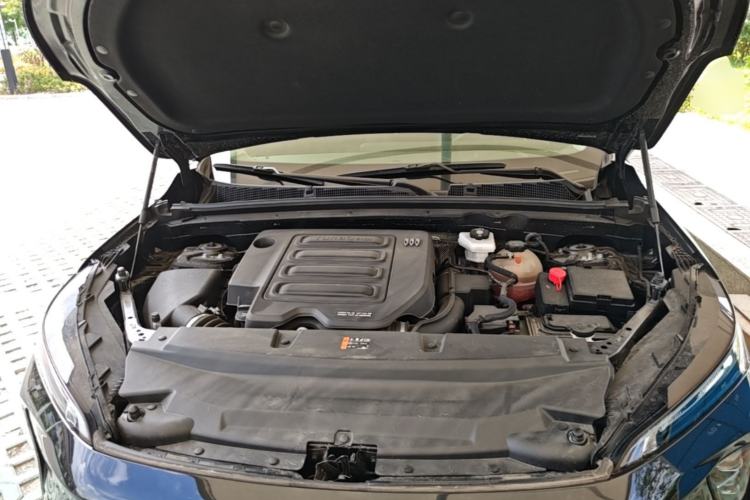 Used Buick Envision 2025 25T Entry-Grade Platinum Edition Engine Bay