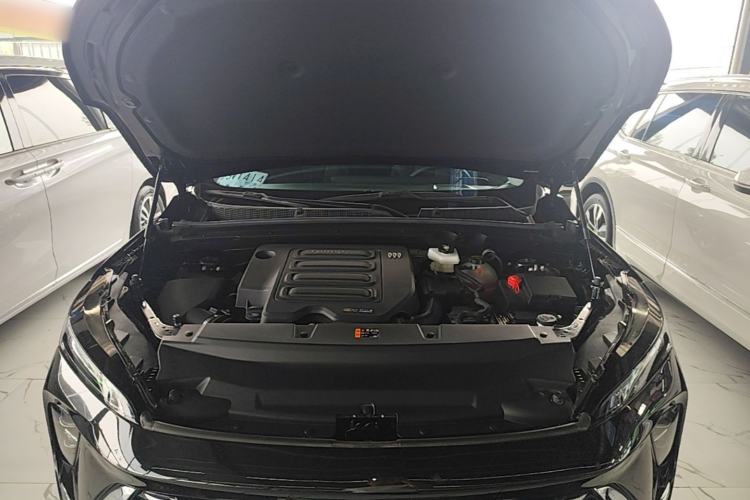 Used Buick Envision 2025 25T Entry-Grade Platinum Edition Engine Bay