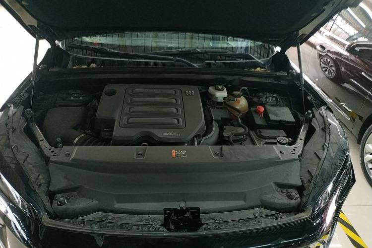 Used Buick Envision 2025 25T Entry-Grade Platinum Edition Engine Bay