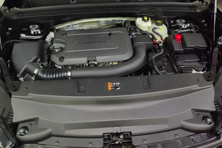 Used Buick Envision 2025 Encore Plus 28T Two-Wheel-Drive Platinum Edition Engine Bay