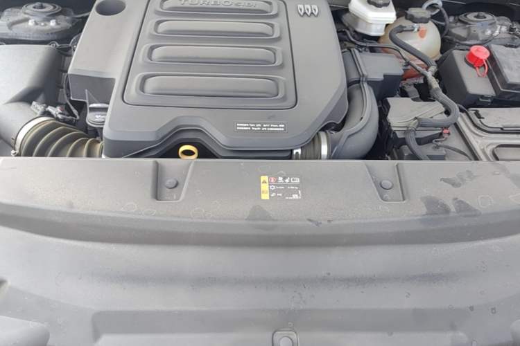 Used Buick Envision 2025 25T Entry-Grade Platinum Edition Engine Bay