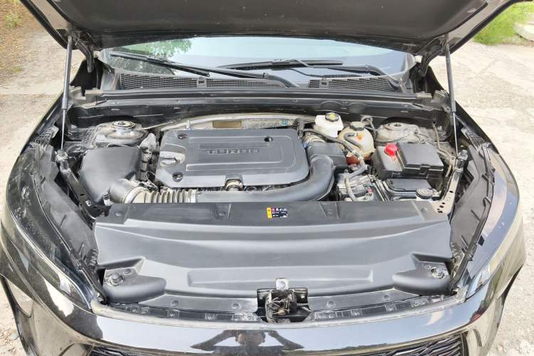 Used Buick Envision 2025 Encore Plus 28T Two-Wheel-Drive Platinum Edition Engine Bay