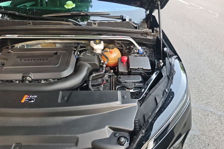 Used Buick Envision 2025 Encore Plus 28T Two-Wheel-Drive Platinum Edition Engine Bay Left