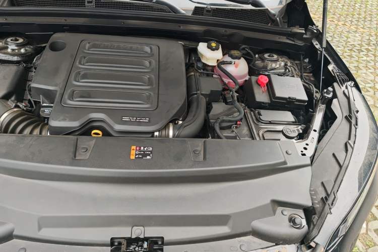 Used Buick Envision 2025 25T Entry-Grade Platinum Edition Engine Bay Left
