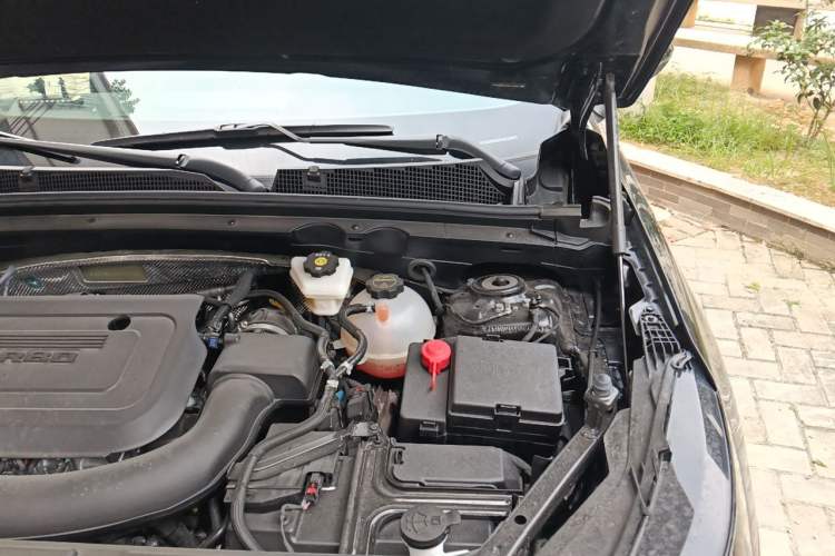 Used Buick Envision 2025 Encore Plus 28T Two-Wheel-Drive Platinum Edition Engine Bay Left