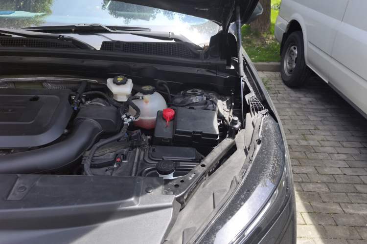 Used Buick Envision 2025 Encore Plus 28T Two-Wheel-Drive Platinum Edition Engine Bay Left