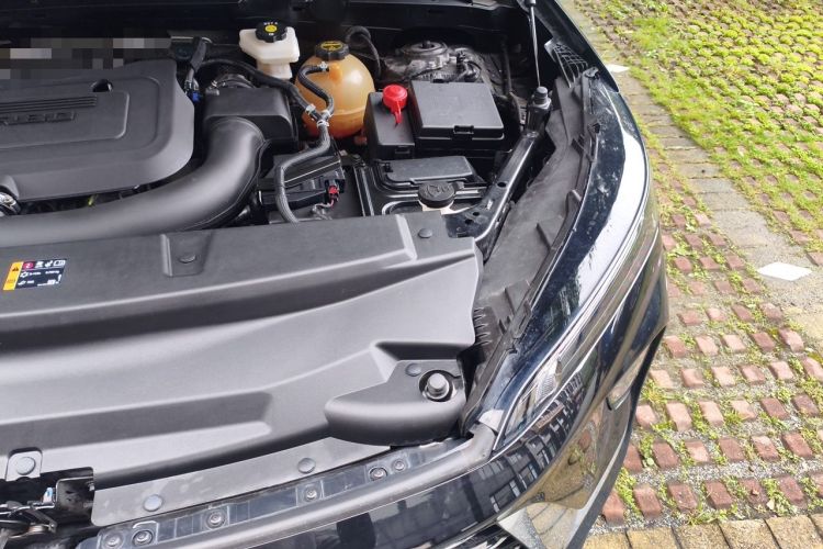 Used Buick Envision 2025 Encore Plus Four-Wheel Drive Avenir Engine Bay Left