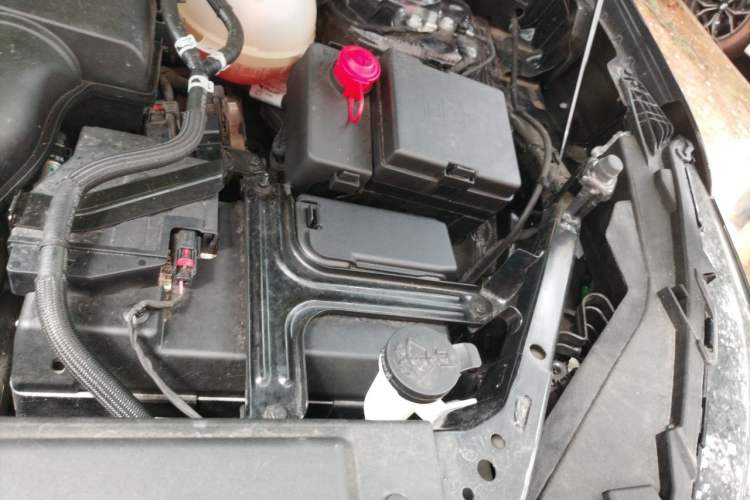 Used Buick Envision 2025 Encore Plus 28T Two-Wheel-Drive Platinum Edition Engine Bay Left