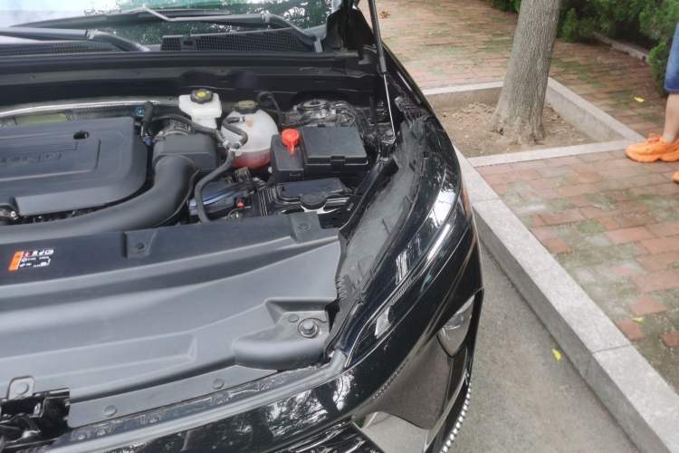 Used Buick Envision 2025 Encore Plus Four-Wheel Drive Avenir Engine Bay Left