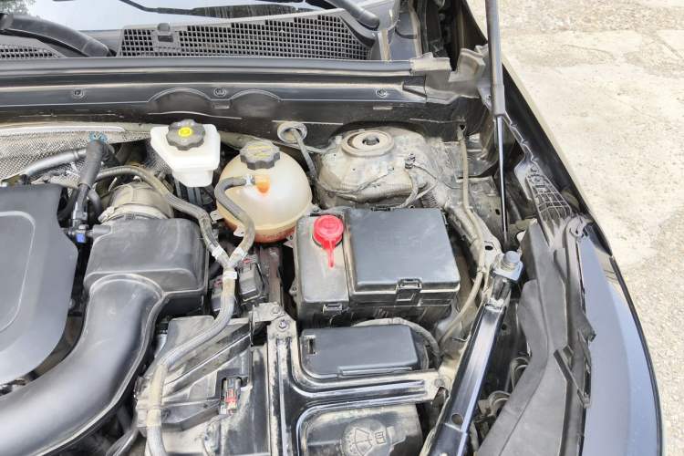 Used Buick Envision 2025 Encore Plus 28T Two-Wheel-Drive Platinum Edition Engine Bay Left