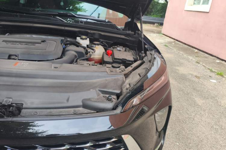 Used Buick Envision 2025 Encore Plus Four-Wheel Drive Avenir Engine Bay Left