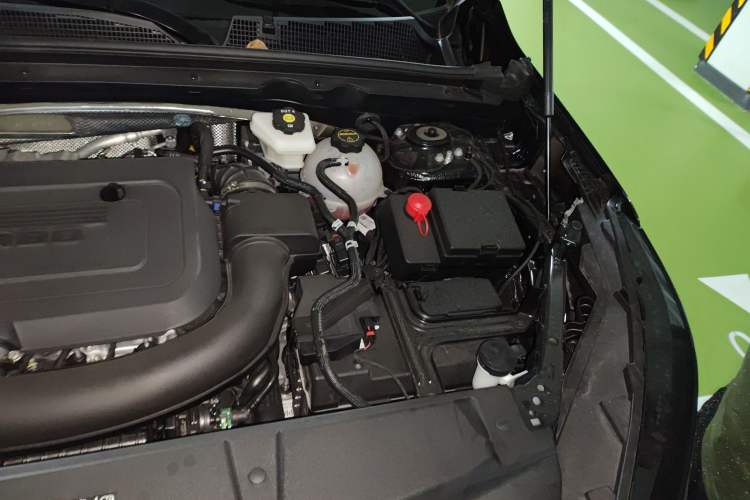 Used Buick Envision 2025 Encore Plus Four-Wheel Drive Avenir Engine Bay Left