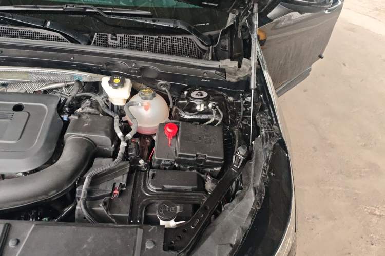 Used Buick Envision 2025 Encore Plus 28T Two-Wheel-Drive Platinum Edition Engine Bay Left